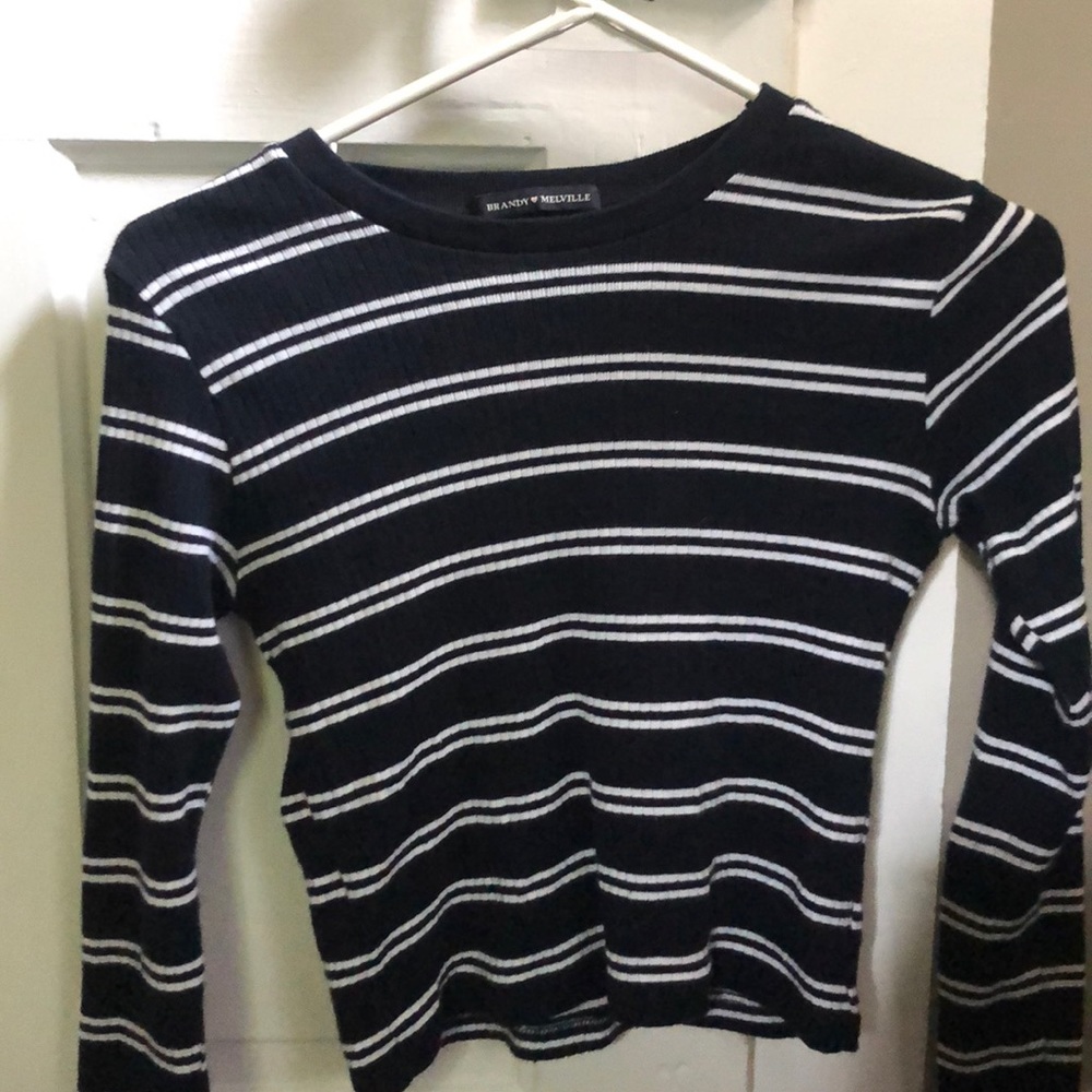 brandy melville long sleeve cropped shirt